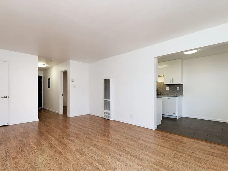 370 Staten Avenue — Photo 4