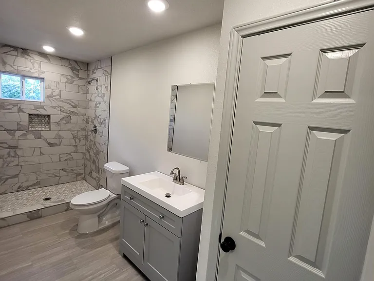 2417 Castroville Rd — Photo 12