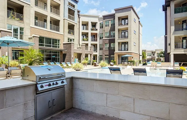 Everly Apartments — Photo 24