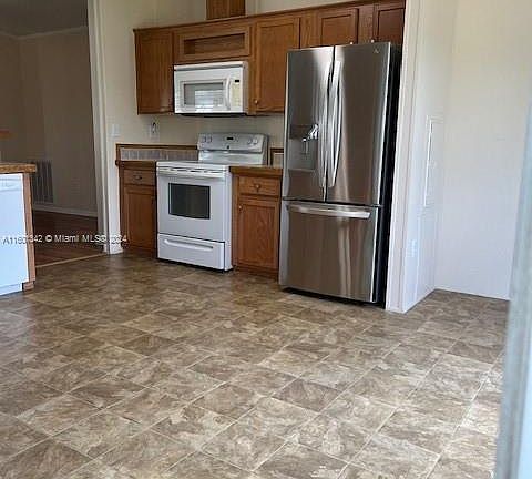 4th image of 4562 SE Cottonwood Ter