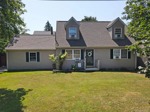 126 Beacon Drive, Sound Beach, NY 11789