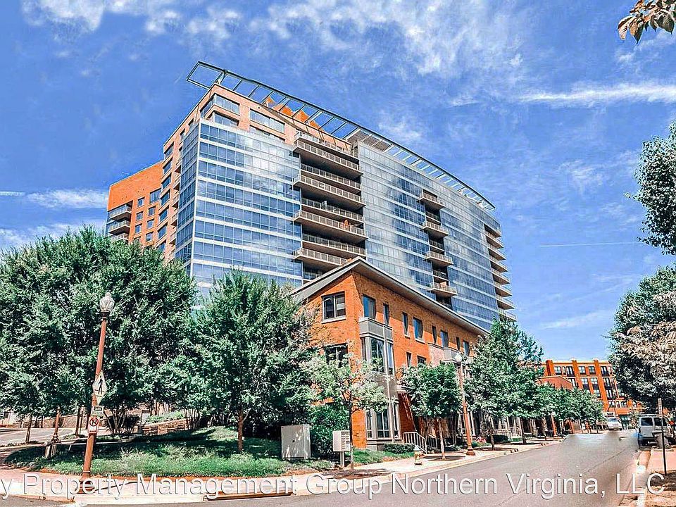1st image of 2001 15th St N APT 208