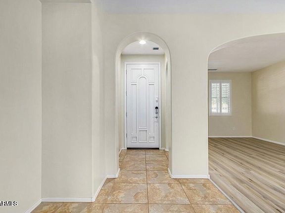5th image of 1059 W CAROLINE Lane