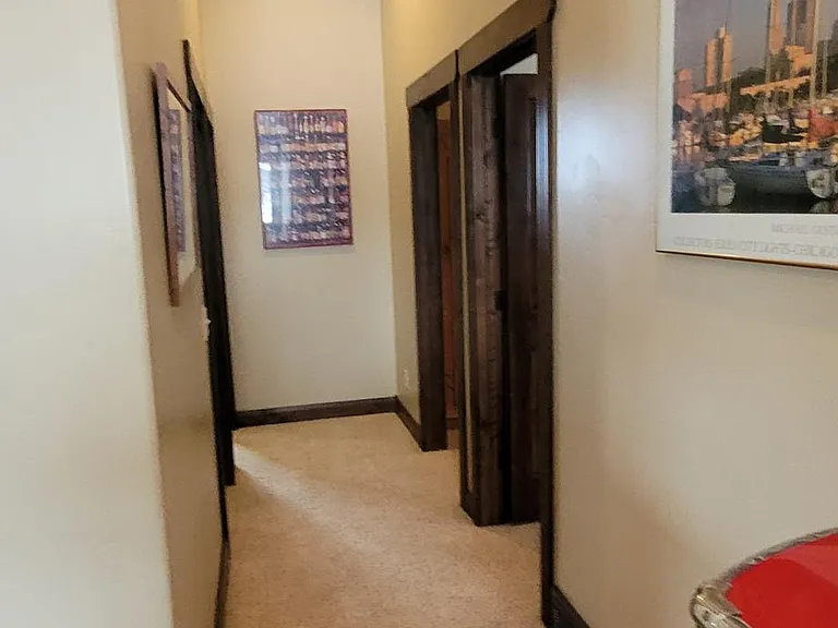 Upper hallway Extra Photos luve to Rent