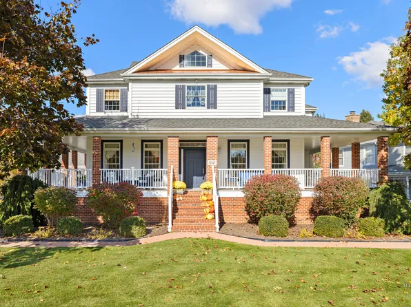 1 Calais Ct, Oakwood Hills, IL 60013