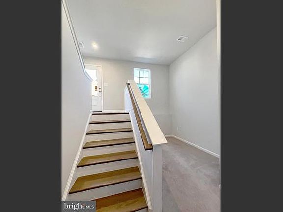 3rd image of 204 Anthem St