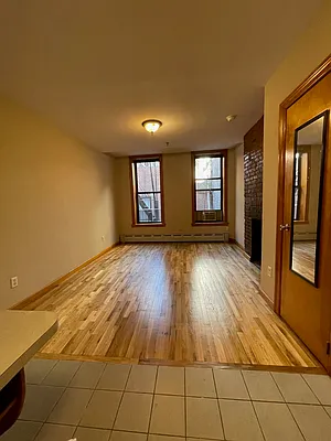 Rented by Peter Meskouris LREB | media 22