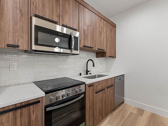 5th image of 5403 NE 49th St #B