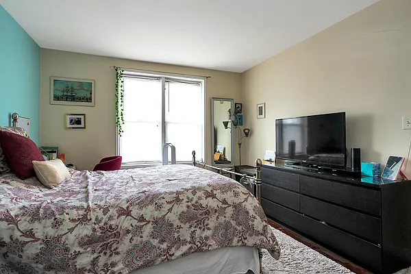 Sold by Douglas Elliman | media 16