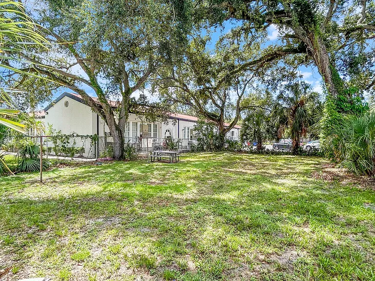 2613 E Clark St — Photo 19