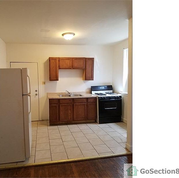 1st image of 1642 W 82nd St #1