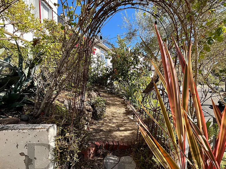 111 El Camino Real — Photo 3