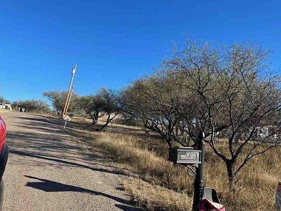 Exterior Neighborhood (street photo)