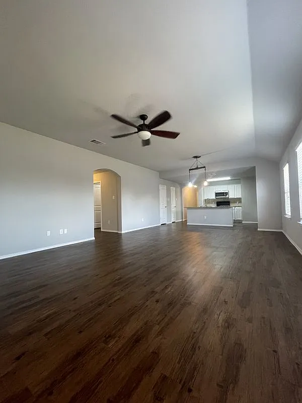4 bed, 2.0 bath, 1892 sqft, $1,950 — Photo 4
