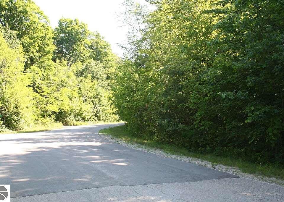 1st image of N Trillium Dr
