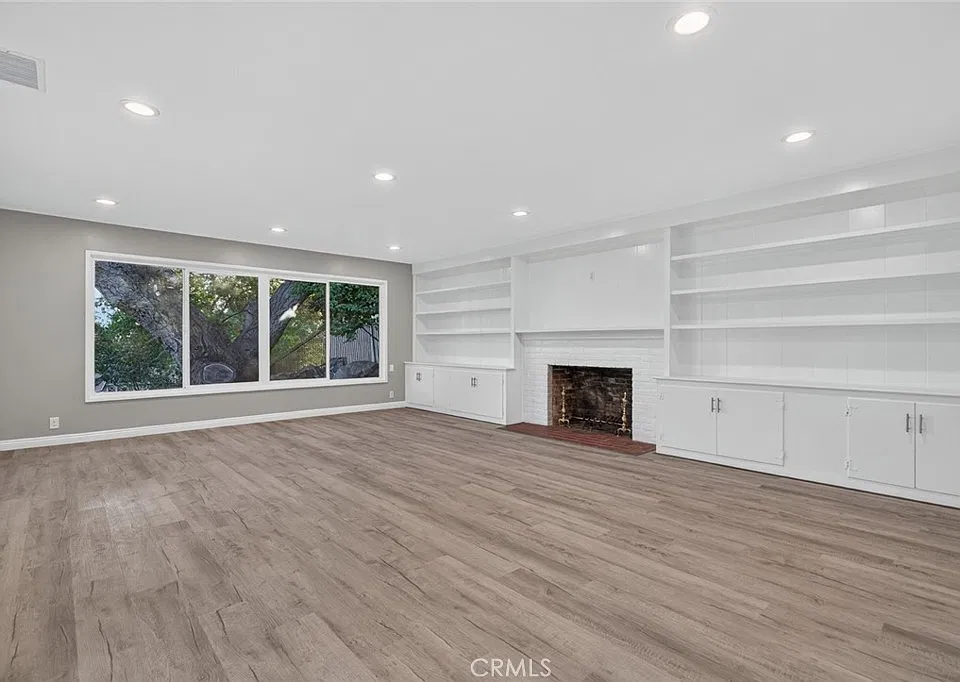 3304 Crestford Dr