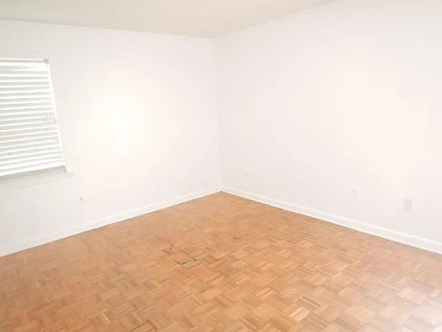 340 Woodmont St — Photo 7