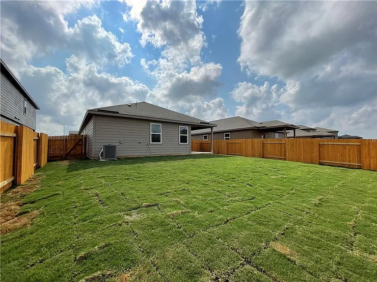 508 Republic Dr — Photo 18