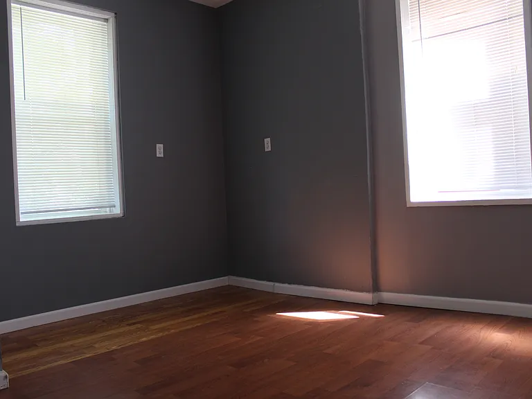 4261 Russell Blvd — Photo 11