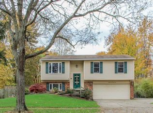 8599 Fairlane Dr, Olmsted Township, OH 44138