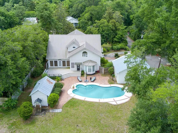205 Valley St, Walterboro, SC 29488