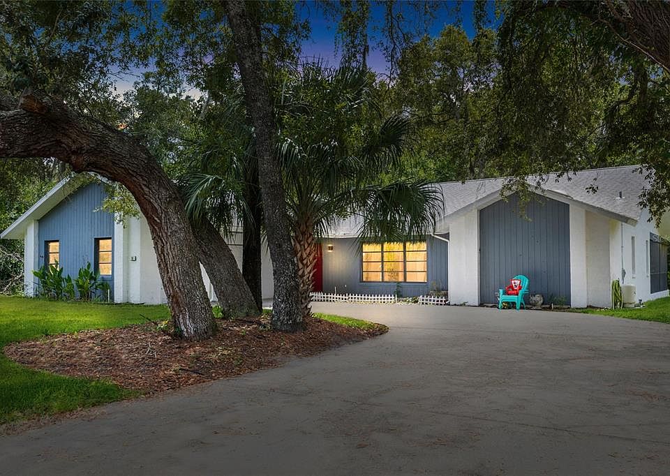1st image of 19 HOLLYHOCK COURT