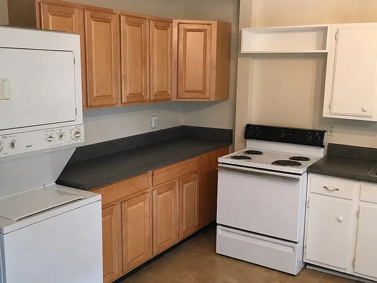 1012 Elliott Ave — Photo 7
