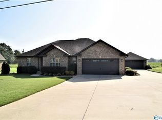 325 Creekside Cir, Gadsden, AL 35901