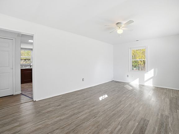 3rd image of 609 N Stonestreet Ave #3