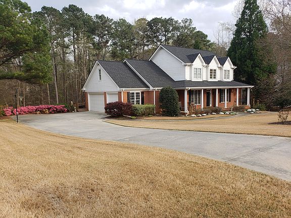 2nd image of 1409 Dartmoor Ln SE