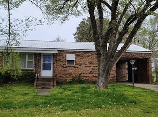 102 Walnut St, Green Forest, AR 72638