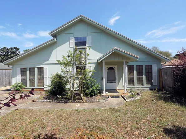 28 Solar St, Mary Esther, FL 32569