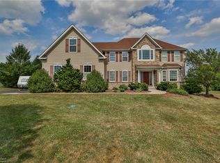 107 Chase Hollow Dr, Nazareth, PA 18064
