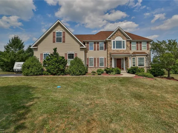 107 Chase Hollow Dr, Nazareth, PA 18064