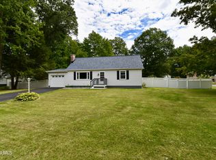23 Newcastle Rd, Halfmoon, NY 12065