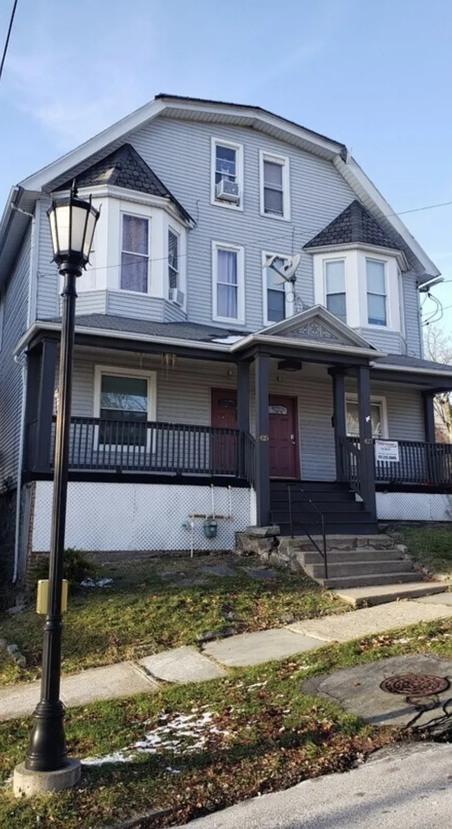 Building Photo - 425-427 Taylor Ave #1