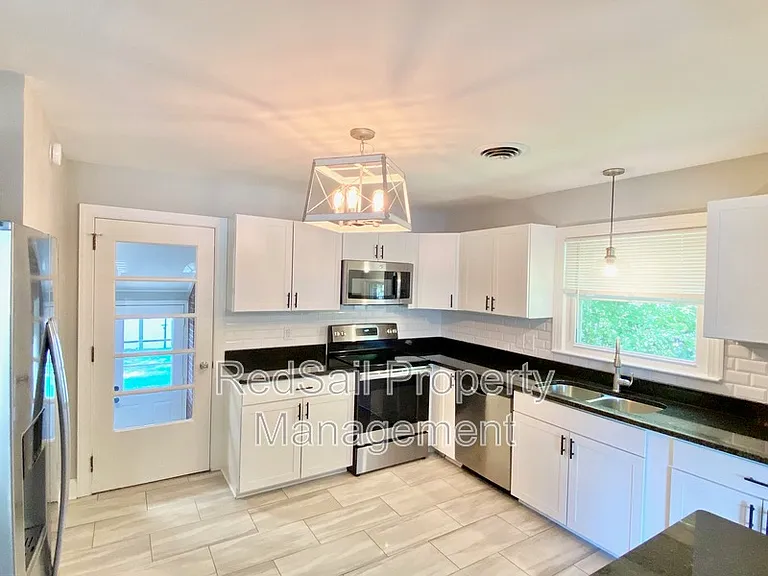 10 Westlawn Dr — Photo 8