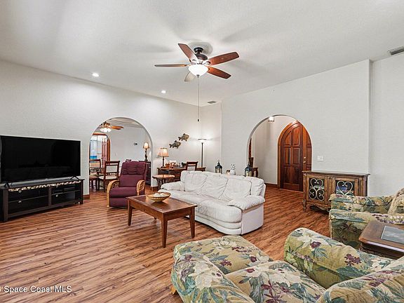5th image of 2604 Senator Way
