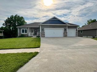 4305 SW Shenandoah Rd, Topeka, KS 66610