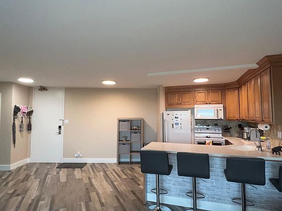2nd image of 6833 N Kedzie Ave APT 1009