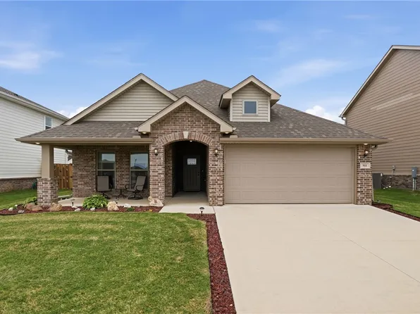 911 Pink Lady Pl, Centerton, AR 72712
