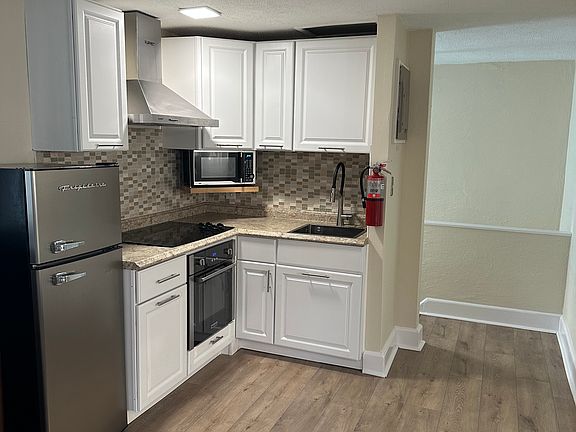 4th image of 848 Riverside Ave
