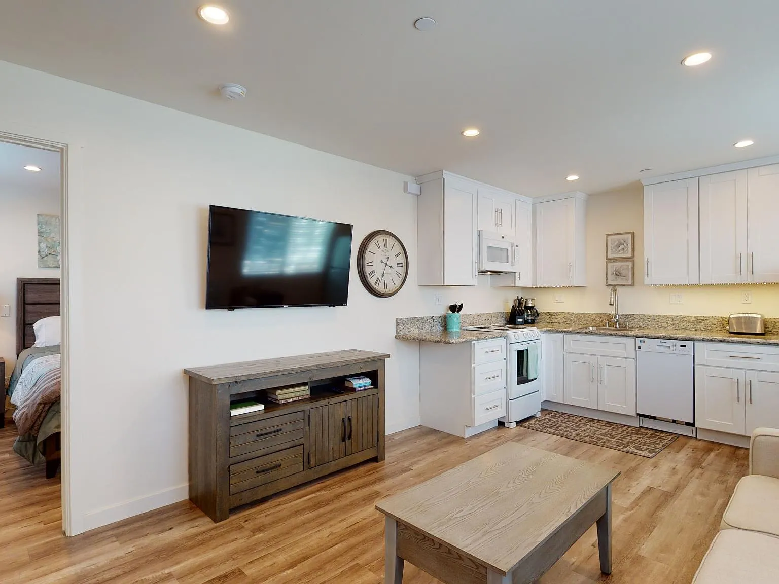5647 Gaines St — Photo 2