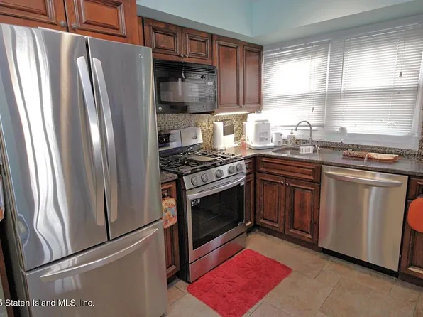 90 Levit Avenue image 28 of 36