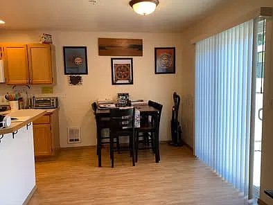3 bed, 2.5 bath, 1350 sqft, $2,500 — Photo 4