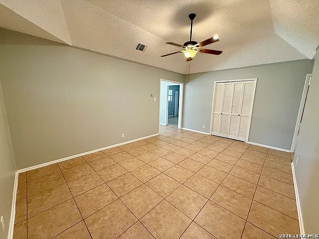 3 bed, 2.0 bath, 2532 sqft, $1,400 — Photo 3