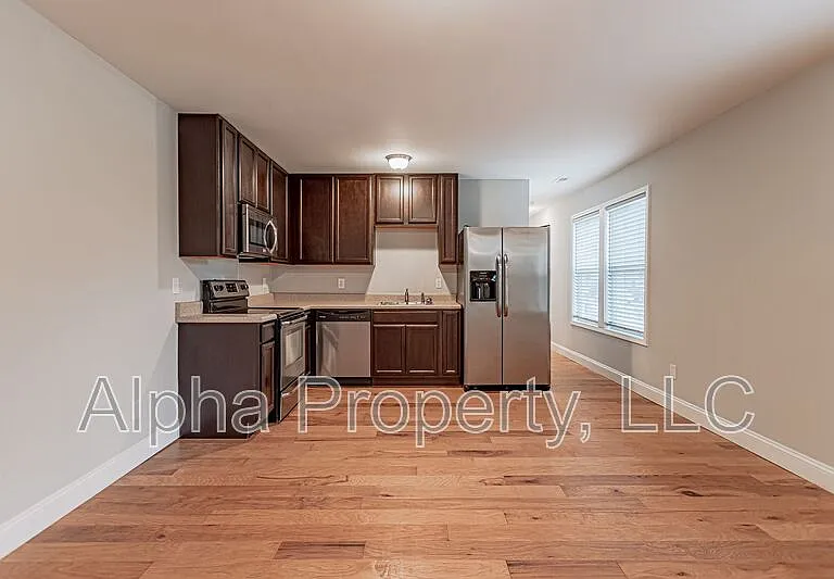 305 Buncombe St #A — Photo 10