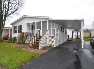 18 Seneca Ln, Manchester, NY 14504