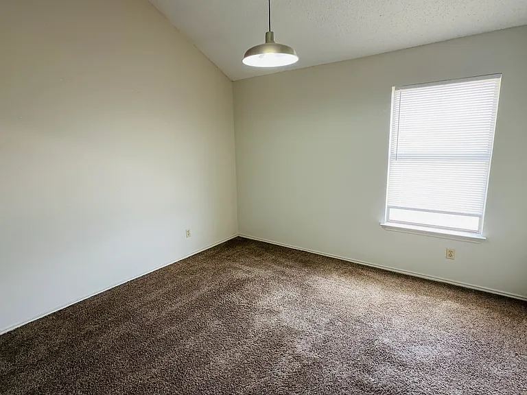 221 Meadow Ct #C — Photo 9
