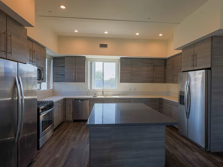 1208 W 25th St — Photo 47